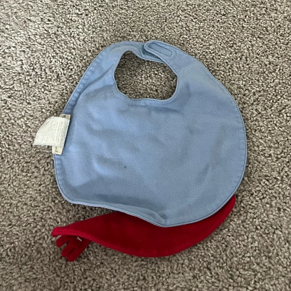 ⛄️POTTERY BARN KIDS: Unisex “baby’s 1st Christmas” theme bib w/velcro, preowned
